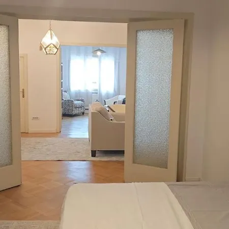 מלון אהבה Luxury 3 בוקרשט