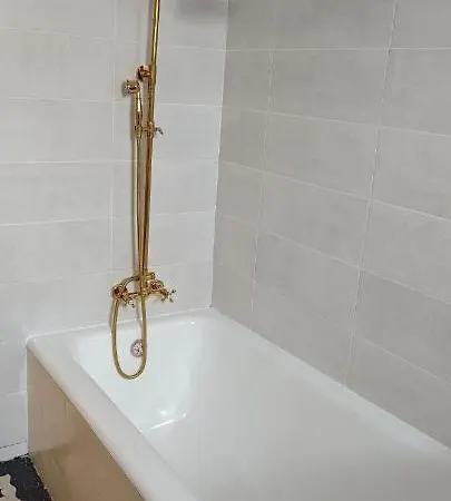 Luxury 3 *